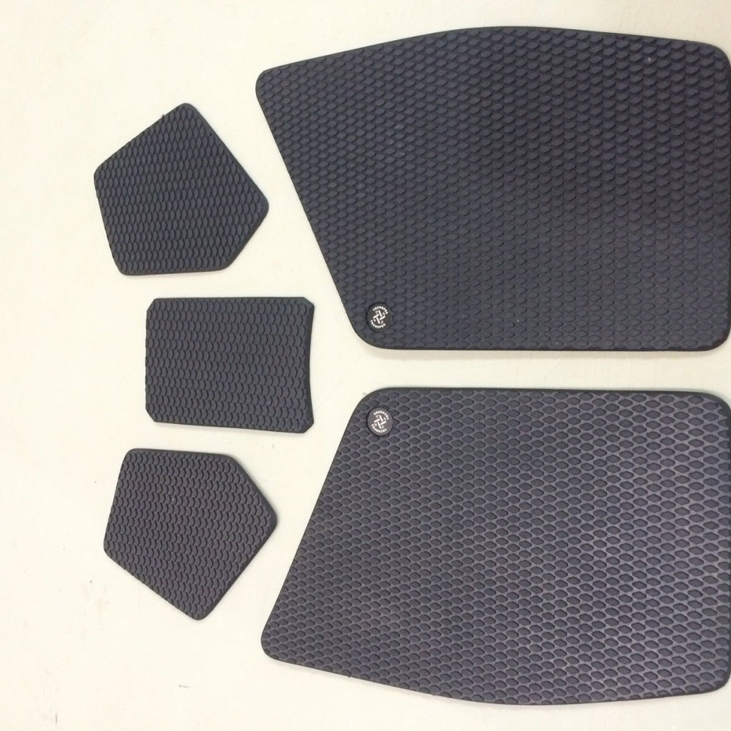 KTM RC 200/390 (2014 - Current) Motorcycle Tank Grip Pads - Bike 'N' Biker